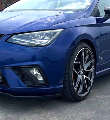 Nebelscheinwerferrahmen Seat Ibiza KJ in Glanz Schwarz